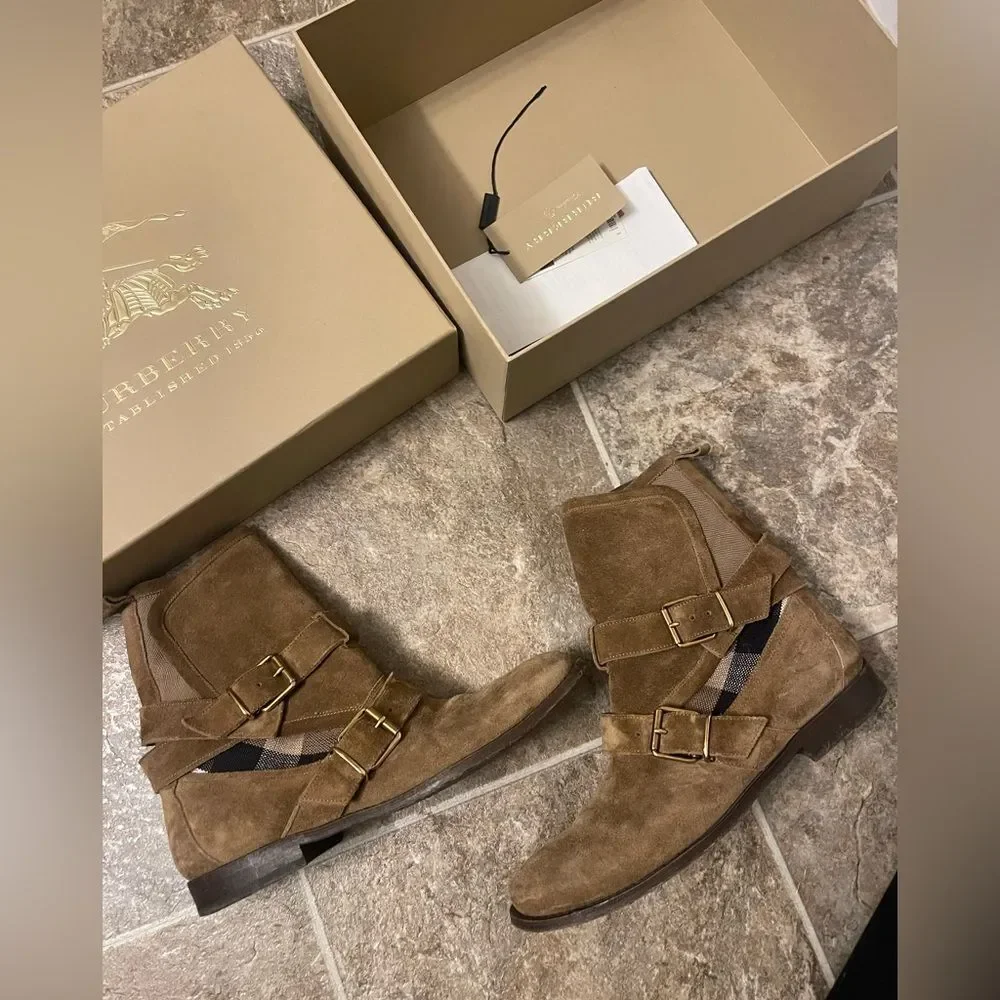 Burberry Boots - Picture 8 of 10